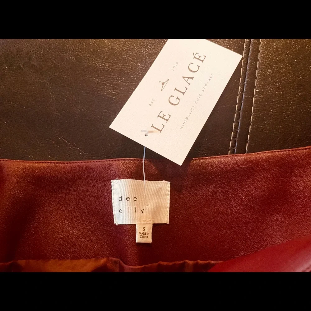 NWT Le Glace Wine Mini Skirt